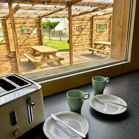 Hotel Carrowmena School House & Glamping à Limavady Extérieur photo