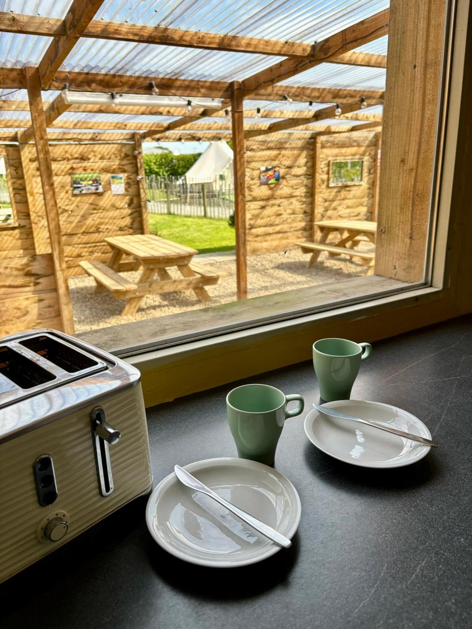 Hotel Carrowmena School House & Glamping à Limavady Extérieur photo